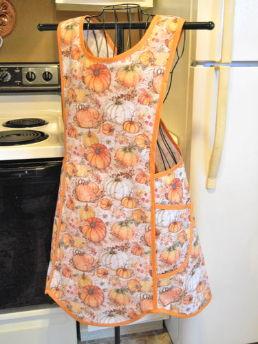 Old Fashioned Fall Thanksgiving Women's Cross Back Apron with Pumpkins in Medium