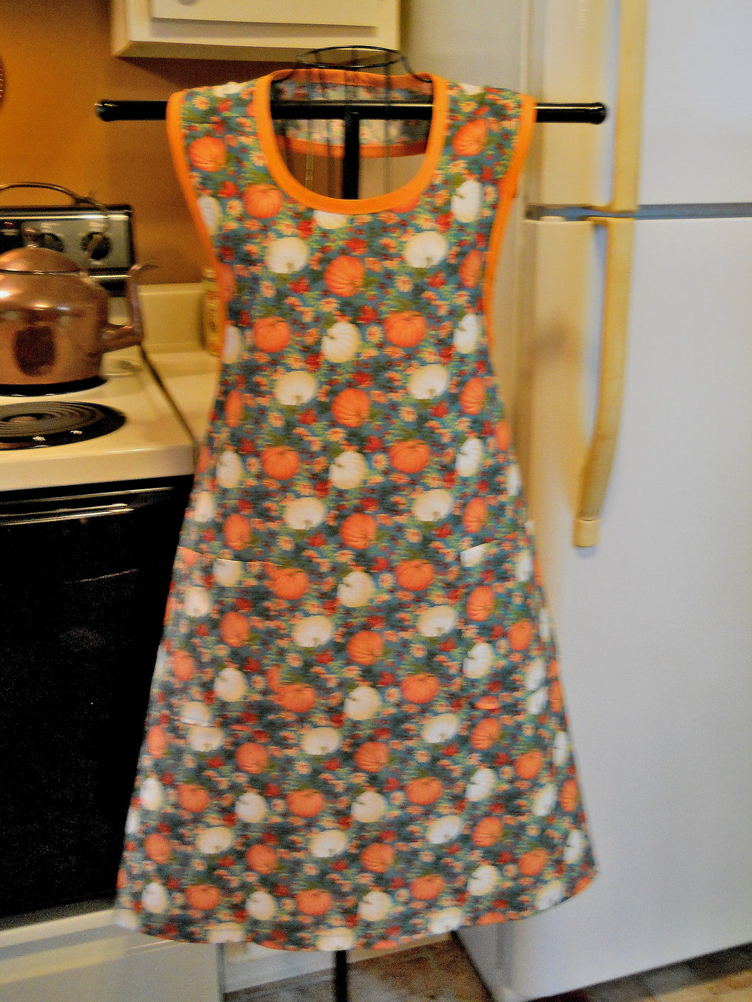 Women's Fall Thanksgiving Old Fashioned Pumpkin Apron in Teal size XL