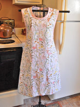 Load image into Gallery viewer, Old Fashioned Grandma Style Apron with Vintage Flowers in size Large