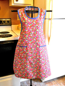 Grandma Old Fashioned Handmade Apron in Red Floral size Medium