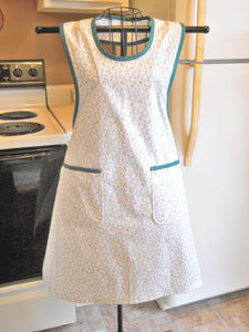 Women's Old Fashioned Full Apron in Ivory and Green size XL