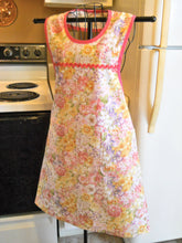 Load image into Gallery viewer, Old Fashioned Full Apron with Soft Florals in size Large