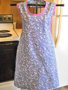 Grandma Style Old Fashioned Apron in Blue Floral size Medium