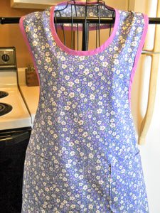 Grandma Style Old Fashioned Apron in Blue Floral size Medium