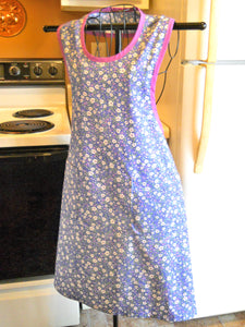 Grandma Style Old Fashioned Apron in Blue Floral size Medium