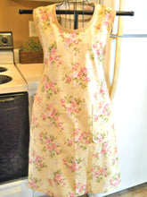 Load image into Gallery viewer, Cottage Style Full Apron with Pink Roses in Medium