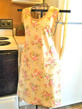 Load image into Gallery viewer, Cottage Style Full Apron with Pink Roses in Medium