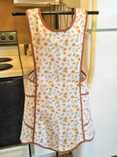 Load image into Gallery viewer, Old Fashioned Crossover No Tie Apron with Leaves in Medium