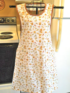 Women's Old Fashioned Leaves Full Apron in size Large