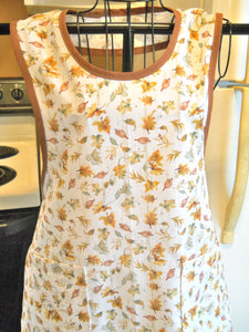 Women's Fall Thanksgiving Old Fashioned Autumn Leaves Full Apron in size Large