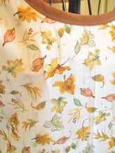 Load image into Gallery viewer, Women&#39;s Old Fashioned Leaves Full Apron in size Large