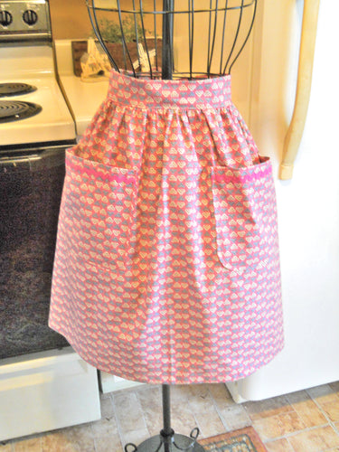 Old Fashioned Half Apron in Dusty Rose Floral in Small/Medium