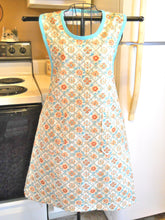 Load image into Gallery viewer, Grandma Vintage Style Full Apron in Teal and Orange Floral size Large