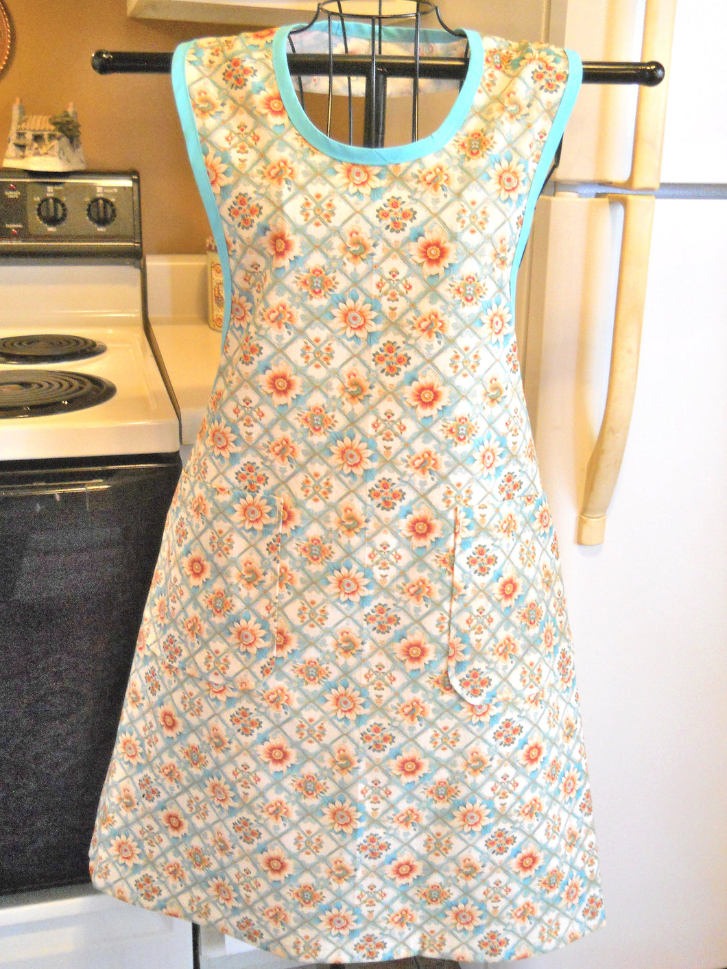 Grandma Vintage Style Full Apron in Teal and Orange Floral size Large