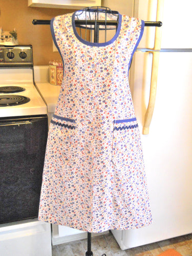 Old Fashioned Full Apron with a Blue Red and Yellow Floral size Small