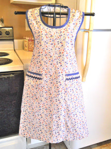 Old Fashioned Full Apron with a Blue Red and Yellow Floral size Small