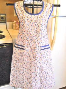 Old Fashioned Full Apron with a Blue Red and Yellow Floral size Small