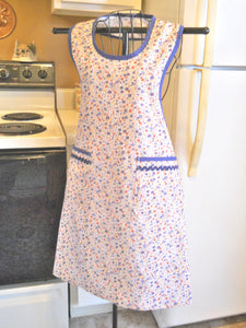 Old Fashioned Full Apron with a Blue Red and Yellow Floral size Small