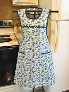 Plus Size Old Fashioned Grandma Style Apron in Navy Blue Floral size 3XL