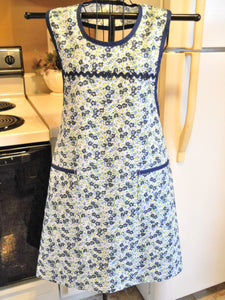 Plus Size Old Fashioned Grandma Style Apron in Navy Blue Floral size 3XL