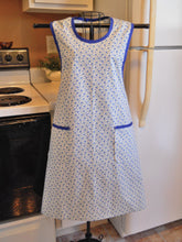 Load image into Gallery viewer, Old Fashioned Grandma Style Full Apron in Blue Floral in Size XL