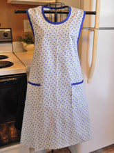 Load image into Gallery viewer, Old Fashioned Grandma Style Full Apron in Blue Floral in Size XL